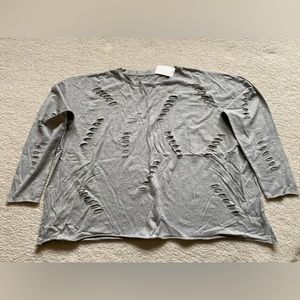 PLA NET BY LAREN G ONE SISE GRAY COTTON RIP LOOK LONG SLEEVE TOP.